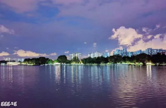 单间出租 • 林厝港 •  The Lakeshore • S$1600 • 共管公寓 • 主人房