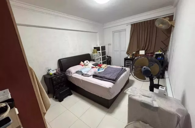 单间出租 • 新加坡河 • 523 Hougang Avenue 6 • S$720 • 4房(3臥室) • 主人房