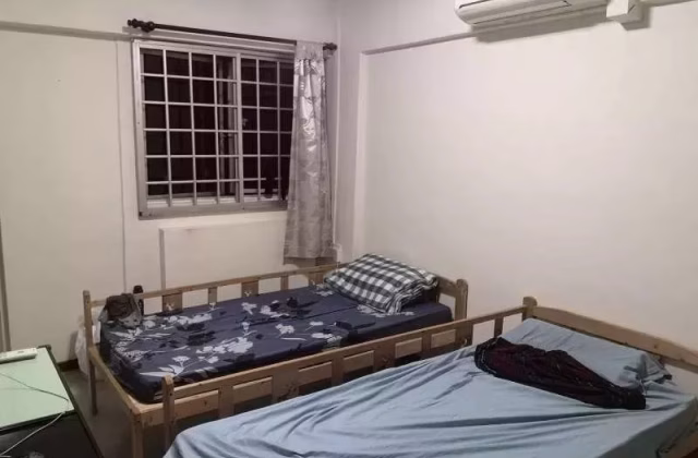 单间出租 • 西部集水区 • 166 Tampines Street 12 • S$1350 • 4房(3臥室) • 主人房