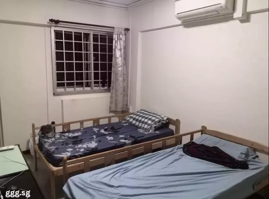 单间出租 • 西部集水区 • 166 Tampines Street 12 • S$1200 • 4房(3臥室) • 主人房 照片