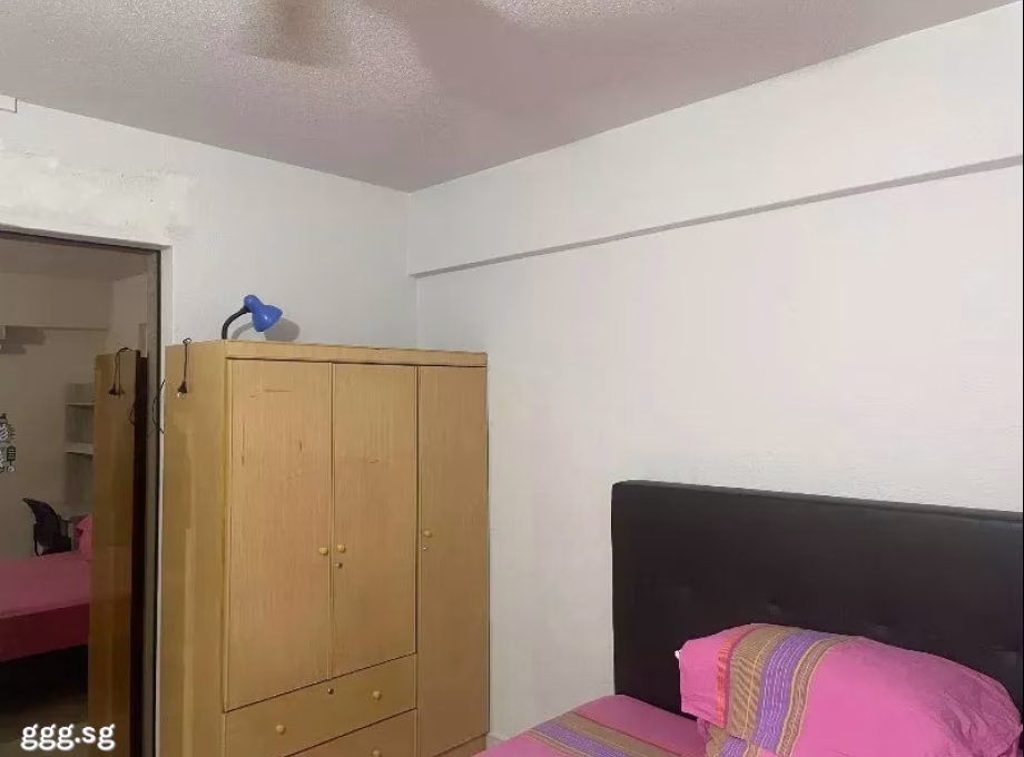 单间出租 • 梧槽 • 750 Yishun Street 72 • S$700 • 3房(2臥室) • 普通房 照片