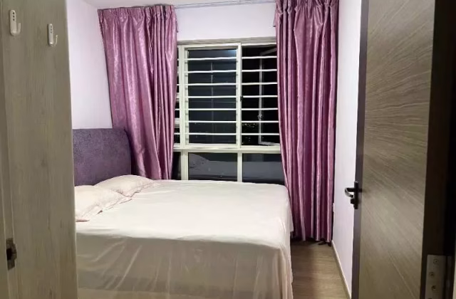 单间出租 • 武吉巴督 • 296C Bukit Batok Street 22 • S$1100 • 4房(3臥室) • 普通房