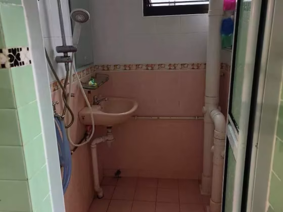单间出租 • 马林百列 • 186 Toa Payoh Central • S$400 • 4房(3臥室) • 普通房 照片