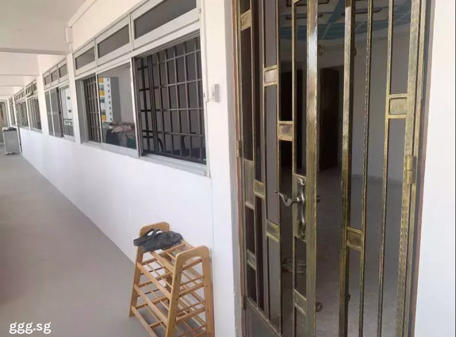 房屋出售 • 林厝港 • 737 Jurong West Street 75 • S$568888 • 3房(2臥室) • 1141ft² / 106m² 照片