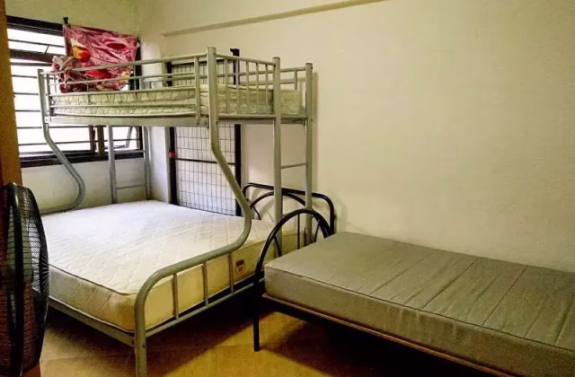 单间出租 • 后港 • 588B Montreal Drive • S$300 • 4房(3臥室) • 普通房