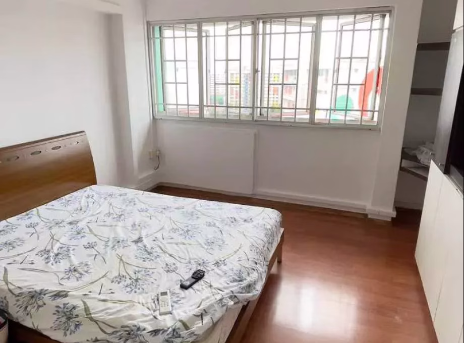 单间出租 • 梧槽 • 798 Yishun Ring Road • S$1600 • 4房(3臥室) • 主人房 照片