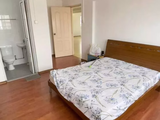 单间出租 • 梧槽 • 798 Yishun Ring Road • S$1600 • 4房(3臥室) • 主人房 照片