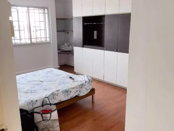 单间出租 • 梧槽 • 798 Yishun Ring Road • S$1600 • 4房(3臥室) • 主人房 照片