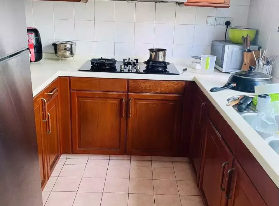 单间出租 • 三巴旺 •  Woodsvale • S$1000 • 共管公寓 • 佣人房 照片