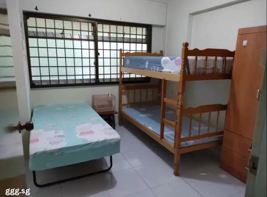 单间出租 • 三巴旺 • 351 Woodlands Avenue 1 • S$500 • 4房(3臥室) • 普通房 照片