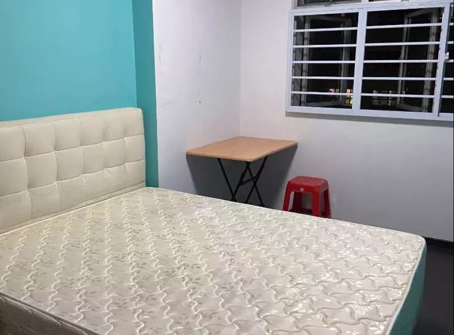 单间出租 • 林厝港 • 183C Boon Lay Avenue • S$1100 • 4房(3臥室) • 普通房 照片
