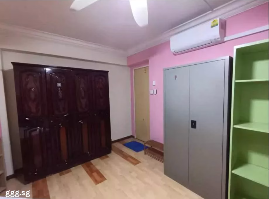 单间出租 • 林厝港 • 260 Boon Lay Drive • S$800 • 5房(4臥室) • 普通房 照片