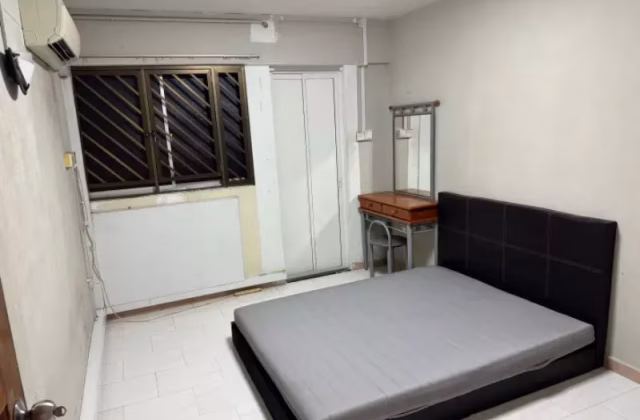 单间出租 • 西部集水区 • 451 Tampines Street 42 • S$1200 • 4房(3臥室) • 主人房