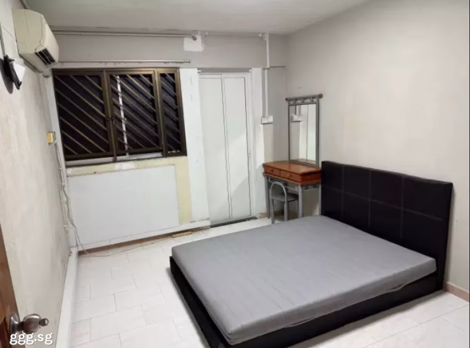 单间出租 • 西部集水区 • 451 Tampines Street 42 • S$1200 • 4房(3臥室) • 主人房 照片