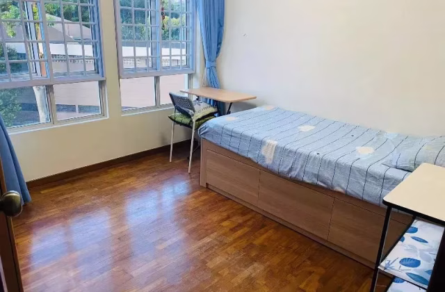 单间出租 • 三巴旺 •  Woodsvale • S$950 • 住宅公寓 • 普通房