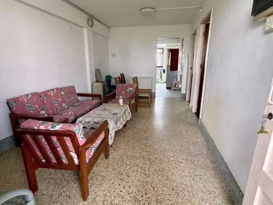 单间出租 • 马林百列 • 159 Lorong 1 Toa Payoh • S$750 • 3房(2臥室) • 佣人房 照片