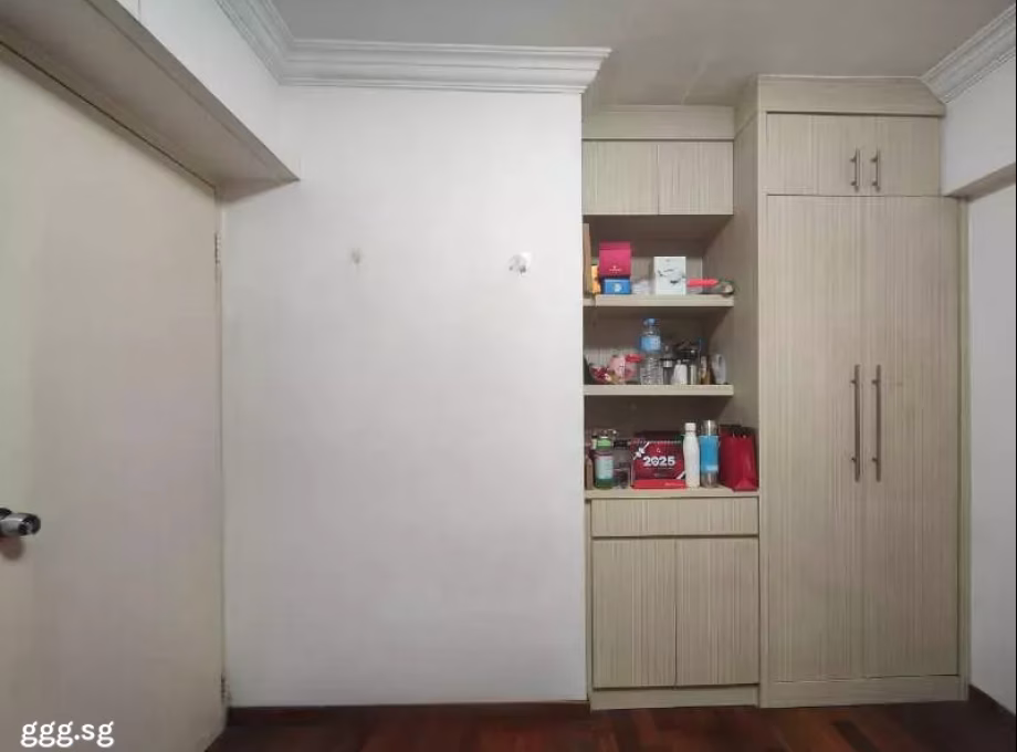 单间出租 • 后港 • 410 Sembawang Drive • S$1000 • 4房(3臥室) • 普通房 照片