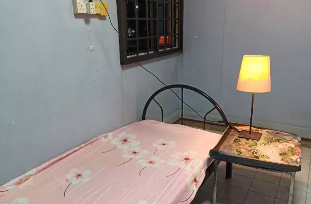 单间出租 • 乌节 • 611 Ang Mo Kio Avenue 5 • S$550 • 3房(2臥室) • 佣人房
