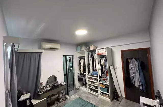 单间出租 • 欧南 •  Canberlin Lodge • S$1600 • 住宅公寓 • 主人房