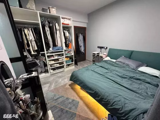 单间出租 • 欧南 •  Canberlin Lodge • S$1600 • 住宅公寓 • 主人房 照片