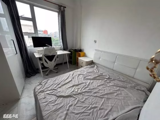 单间出租 • 欧南 •  Canberlin Lodge • S$1600 • 住宅公寓 • 主人房 照片