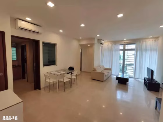 单间出租 • 纽顿 •  Calarasi • S$1150 • 住宅公寓 • 普通房 照片