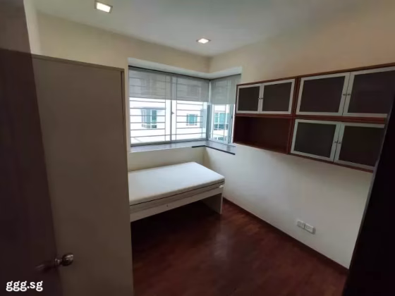 单间出租 • 纽顿 •  Calarasi • S$1150 • 住宅公寓 • 普通房 照片