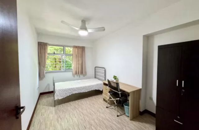 单间出租 • 蔡厝港 • 18D Holland Drive • S$1200 • 4房(3臥室) • 普通房