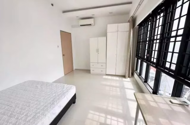 单间出租 • 中央集水区 •  Chiltern Park • S$1800 • 共管公寓 • 普通房