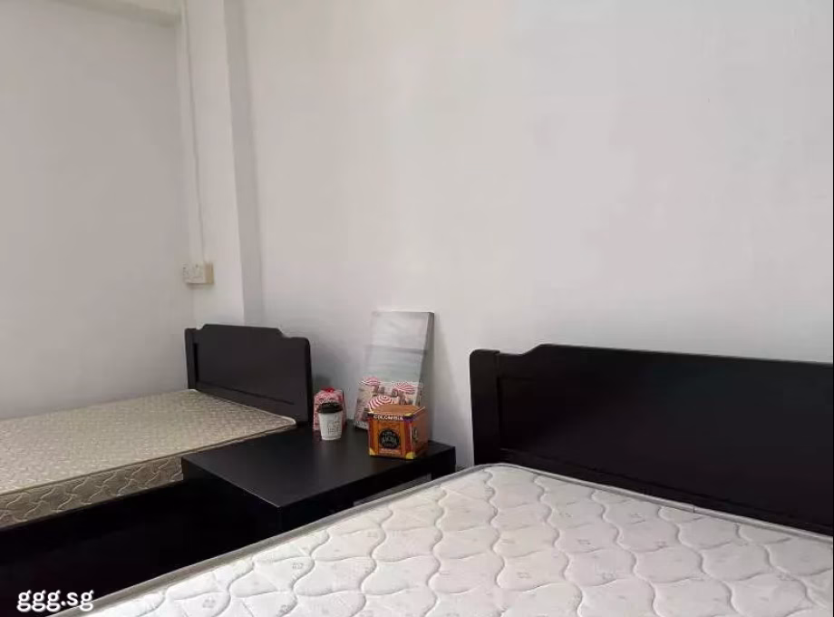 单间出租 • 新加坡河 • 853 Hougang Central • S$700 • 联排排屋 • 普通房 照片