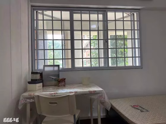 单间出租 • 新加坡河 • 853 Hougang Central • S$700 • 联排排屋 • 普通房 照片