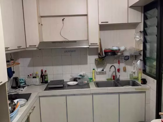 单间出租 • 新加坡河 • 853 Hougang Central • S$700 • 联排排屋 • 普通房 照片