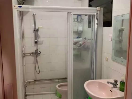 单间出租 • 新加坡河 • 853 Hougang Central • S$700 • 联排排屋 • 普通房 照片