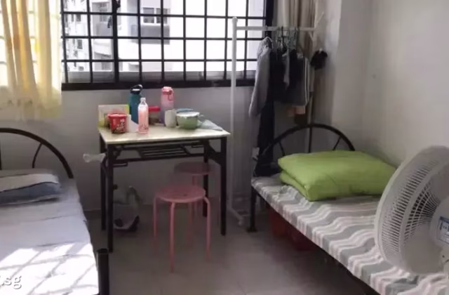 单间出租 • 三巴旺 • 363 Woodlands Avenue 5 • S$450 • 4房(3臥室) • 床位出租