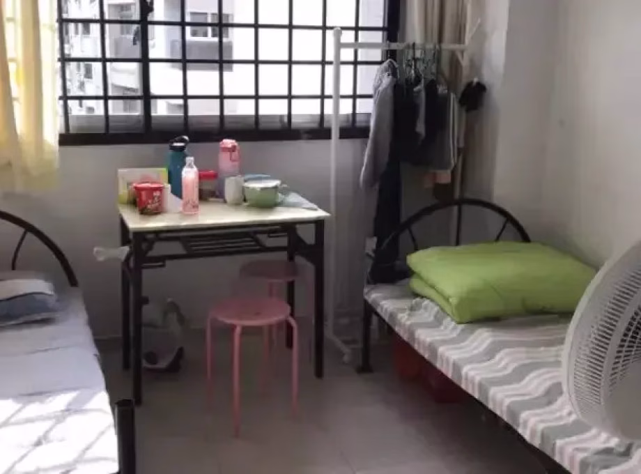 单间出租 • 三巴旺 • 363 Woodlands Avenue 5 • S$450 • 4房(3臥室) • 床位出租 照片