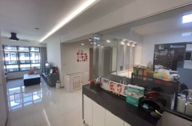 单间出租 • 西部集水区 • 621B Tampines Street 61 • S$900 • 4房(3臥室) • 普通房