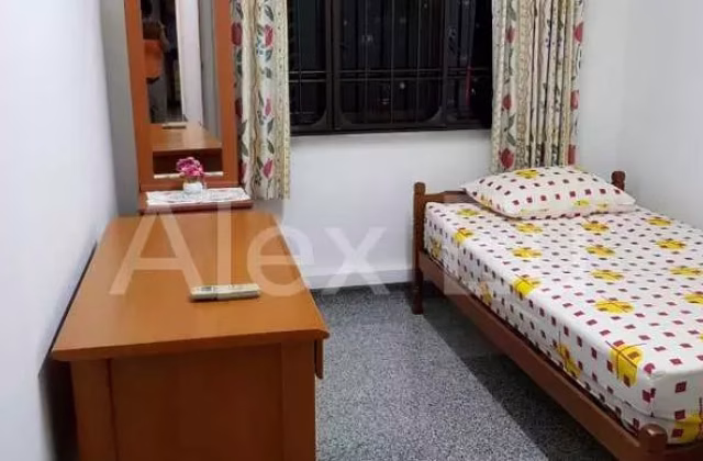 单间出租 • 金文泰 • 23 Jalan Membina • S$1000 • 4房(3臥室) • 普通房