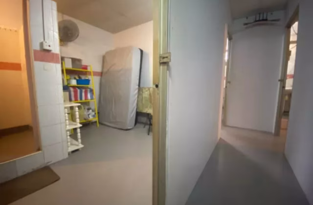 房屋出售 • 欧南 • GEYLANG ROAD (389370) • S$1280000 • 无电梯公寓 • 1350ft² / 125m²