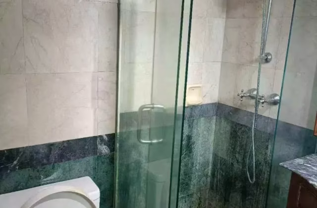 单间出租 • 红山 •  Springdale Condo • S$1800 • 住宅公寓 • 主人房