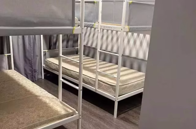 单间出租 • 梧槽 •  Symphony Suites • S$1300 • 共管公寓 • 普通房