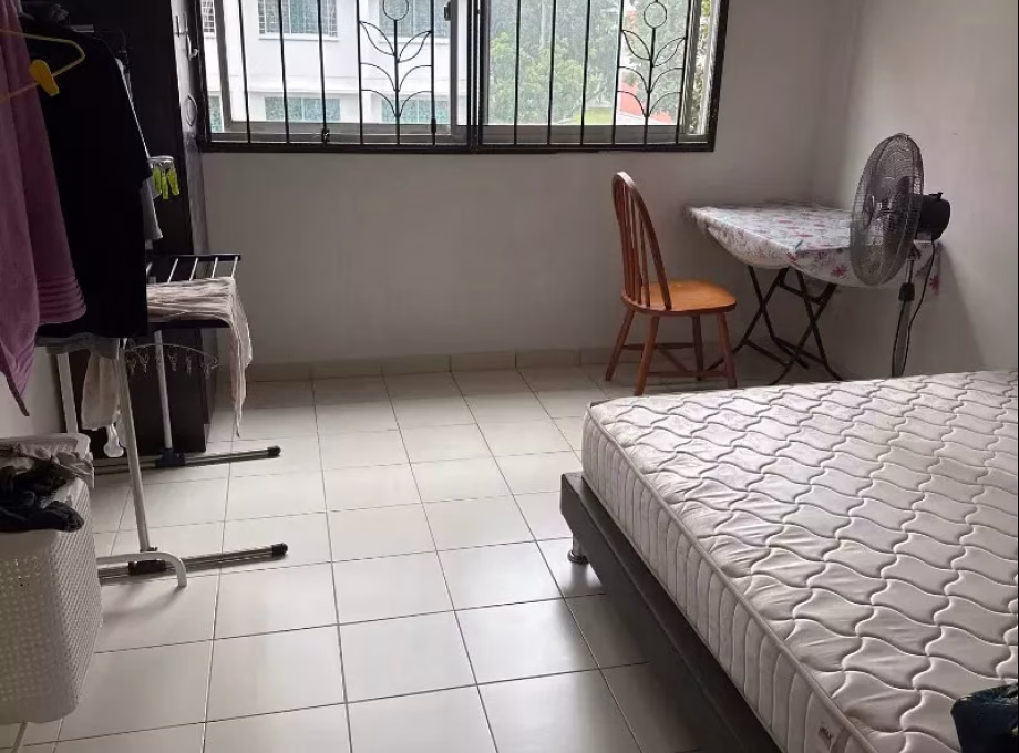 单间出租 • 梧槽 • 388 Yishun Ring Road • S$800 • 4房(3臥室) • 普通房 照片