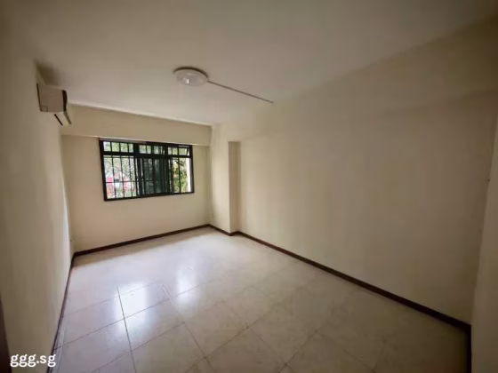 整套出租 • 后港 • 305 Canberra Road • S$3800 • 执行组屋 • 1565ft² / 145m² 照片