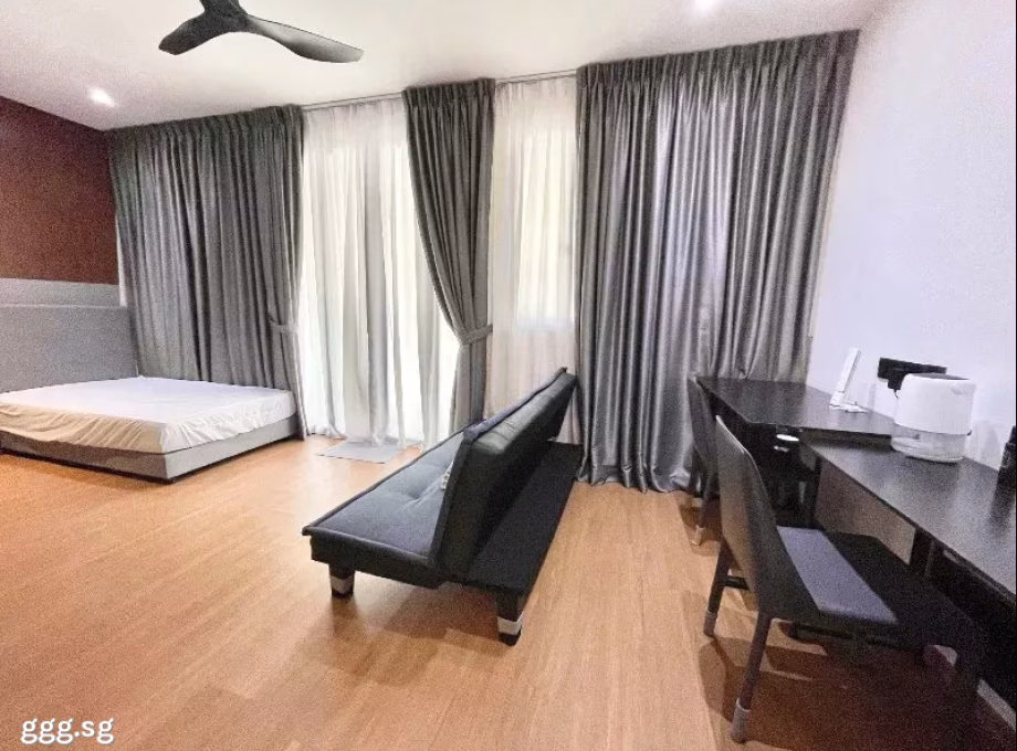 单间出租 • 新加坡河 • LOWLAND ROAD (547405) • S$2000 • 联排排屋 • 主人房 照片