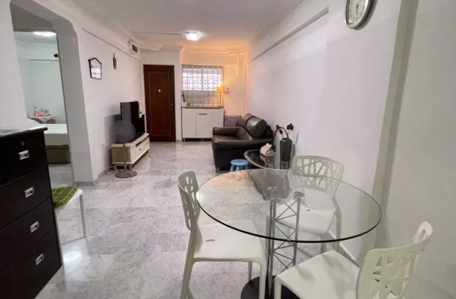 整套出租 • 武吉班让 • 320 Clementi Avenue 4 • S$3300 • 3房(2臥室) • 721ft² / 66m²