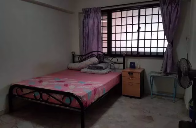单间出租 • 林厝港 • 722 Jurong West Avenue 5 • S$950 • 3房(2臥室) • 普通房