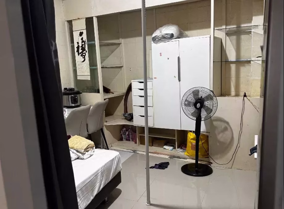 单间出租 • 林厝港 •  Lakepoint Condominium • S$1100 • 共管公寓 • 普通房 照片