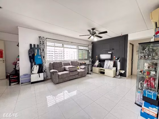 房屋出售 • 三巴旺 • 618 Woodlands Avenue 4 • S$560000 • 3房(2臥室) • 1033ft² / 95m² 照片