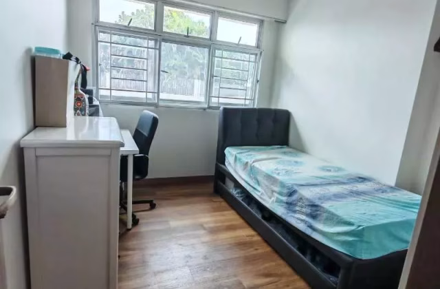 单间出租 • 后港 • 102A Canberra Street • S$700 • 5房(4臥室) • 普通房