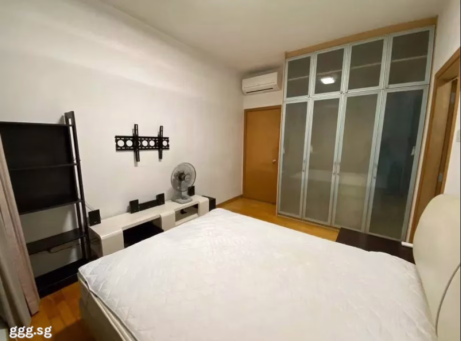 单间出租 • 武吉巴督 •  Hillview Regency • S$1800 • 共管公寓 • 主人房 照片