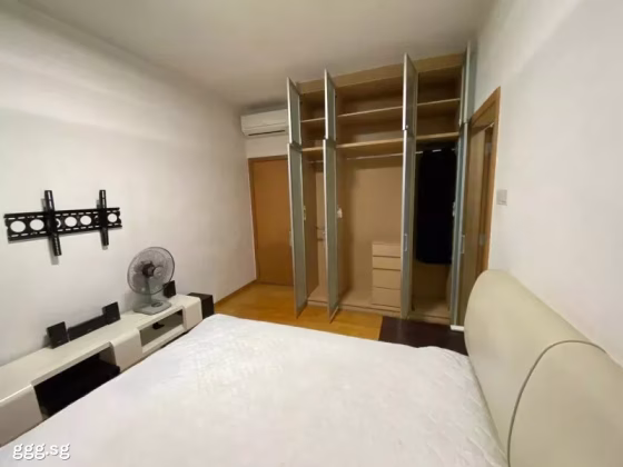 单间出租 • 武吉巴督 •  Hillview Regency • S$1800 • 共管公寓 • 主人房 照片